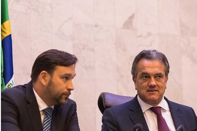 Relembre os nomes dos deputados do Paraná que votaram a favor do congelamento nos salários dos servidores públicos