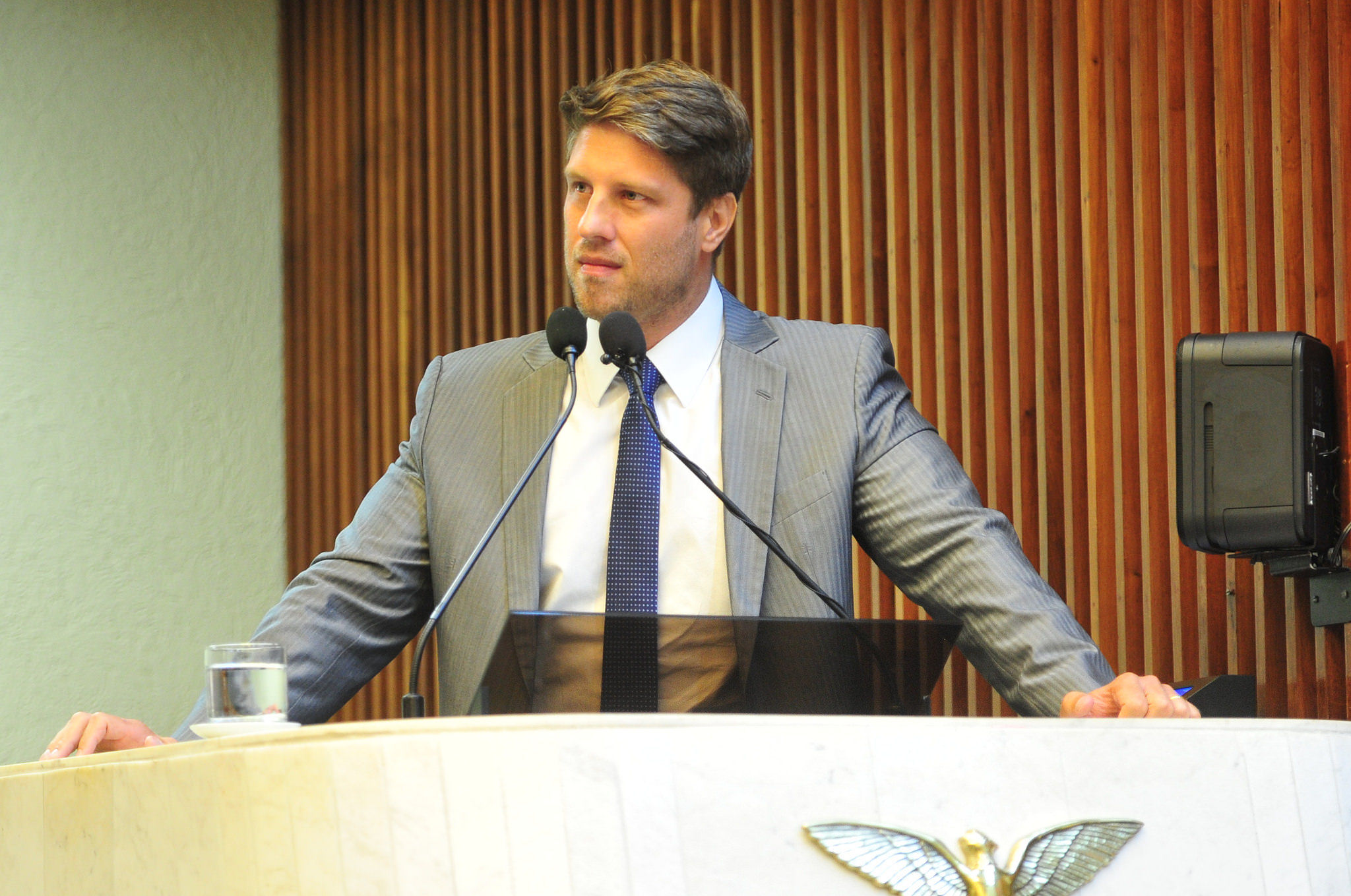 “Vamos continuar com o nosso papel de fiscalizar o governo”, diz Requião Filho