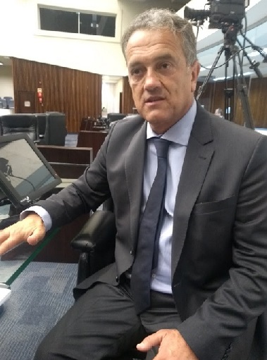 Plauto sinaliza que está voltando “aos braços do governo”