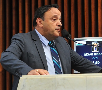 Bakri assume que governo de Ratinho Jr fez estudos para fechar o Ensino Médio noturno, mas diz que “não haverá mudança”