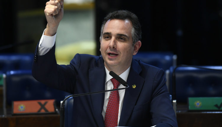 Apoiado por Bolsonaro, Rodrigo Pacheco (DEM-MG) é o novo presidente do Senado