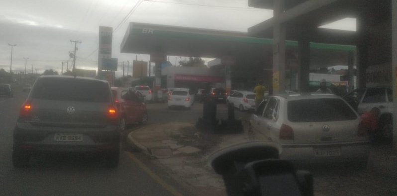 Motoristas de aplicativos de PG fazem carreata contra o aumento dos preços dos combustíveis