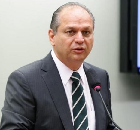 ‘Situação do Brasil é até confortável’, diz líder do governo sobre vacinas e óbitos por Covid-19