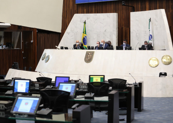 Assembleia Legislativa do Paraná aprova punição para atos racistas e homofóbicos em estádios de futebol