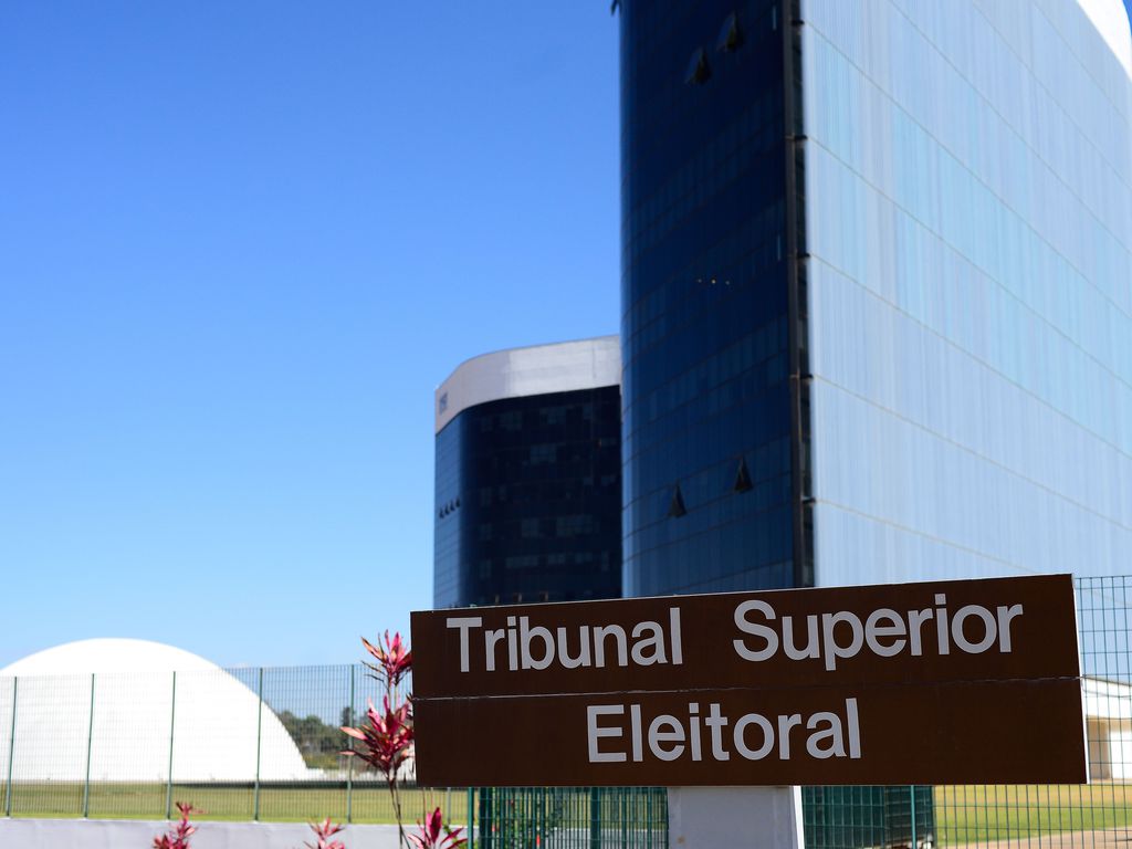 Resolução do TSE acelera retirada de fake news de sites
