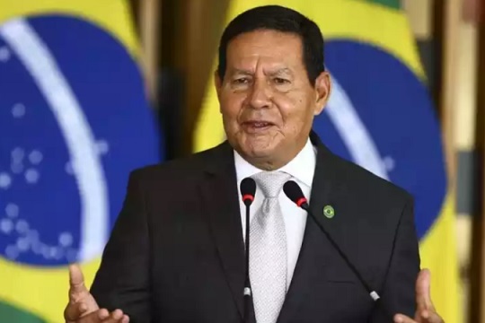 Mourão diz que não vai passar faixa para Lula: ‘Não sou presidente’