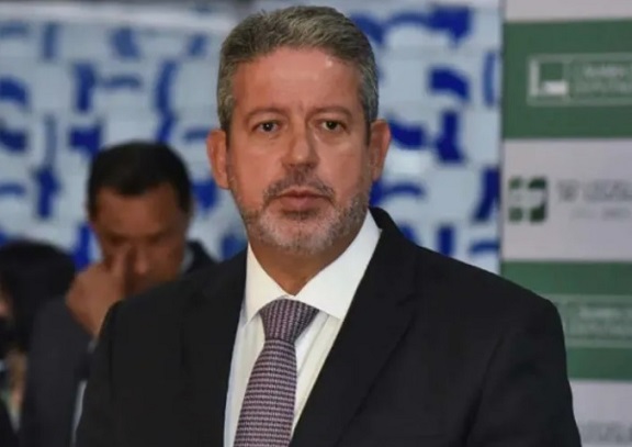 Lira quer suspensão e corte de salário para coibir bate-boca e  baixaria na Câmara