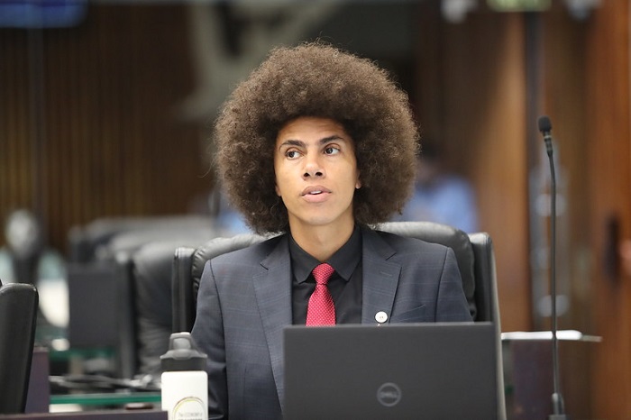 CCJ da Assembleia decide mandar processo contra Renato Freitas para o plenário