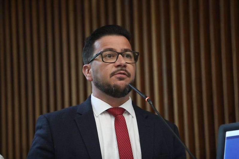 “Ratinho Jr quer controlar o sistema de aviação para uso político e criação de cargos”, denuncia Arilson