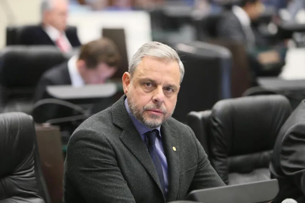 Deputado Ricardo Arruda vira réu por desvio de dinheiro público, tráfico de influência e associação criminosa