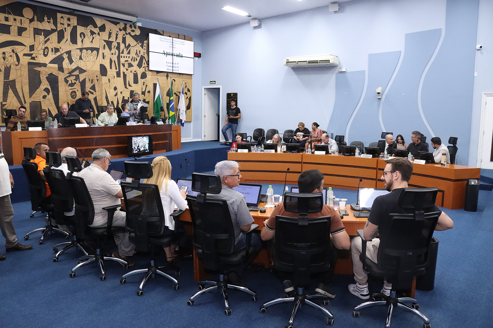 Por ilegalidade no salário do vice-prefeito, Câmara de PG suspende votação do aumento salarial da prefeita, vice e secretários