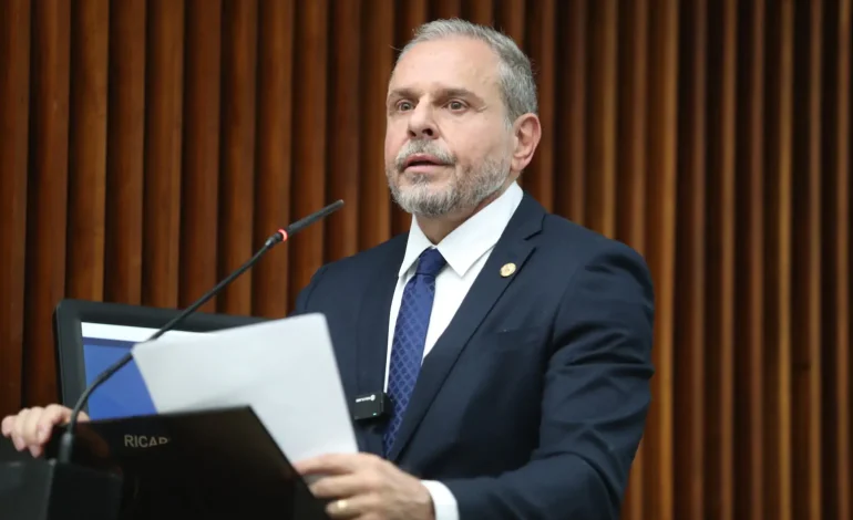 Alep recebe denúncia do TJ contra deputado Ricardo Arruda por peculato e rachadinha