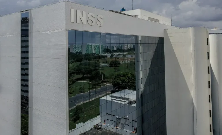 Descontos indevidos do INSS serão ressarcidos até 31 de dezembro, diz Governo