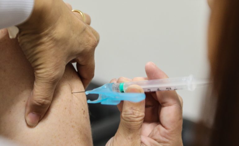 Cobertura do grupo prioritário da vacina contra gripe não chega a 50% no Paraná