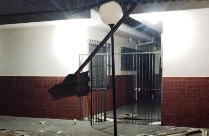 Chuva forte com granizo afeta Cmei e destelha casas em Ponta Grossa