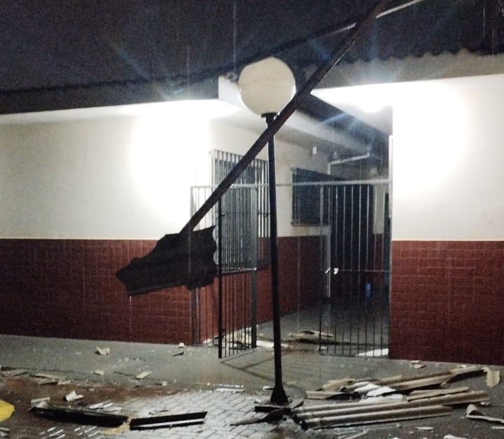 Chuva forte com granizo afeta Cmei e destelha casas em Ponta Grossa