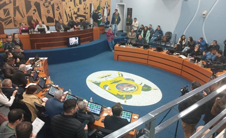 Em votação relâmpago, Câmara de Ponta Grossa aprova aumento no valor do IPTU: veja como votou cada vereador
