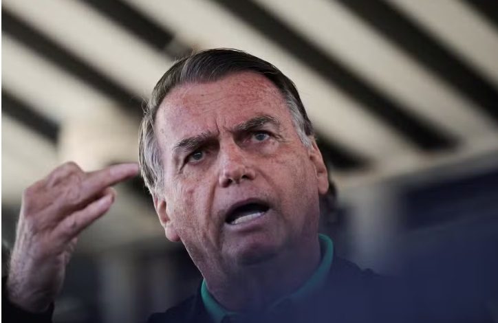 Após operação da PF, Bolsonaro passa a usar tornozeleira, não pode sair a noite e nem usar redes sociais
