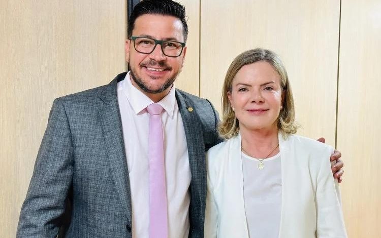 Gleisi reafirma apoio a Arilson Chiorato na disputa pela presidência do PT Paraná
