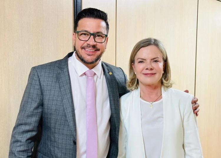 Gleisi reafirma apoio a Arilson Chiorato na disputa pela presidência do PT Paraná