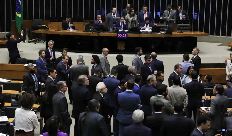 Câmara aprova ‘PL da Devastação’: projeto flexibiliza licenciamento ambiental