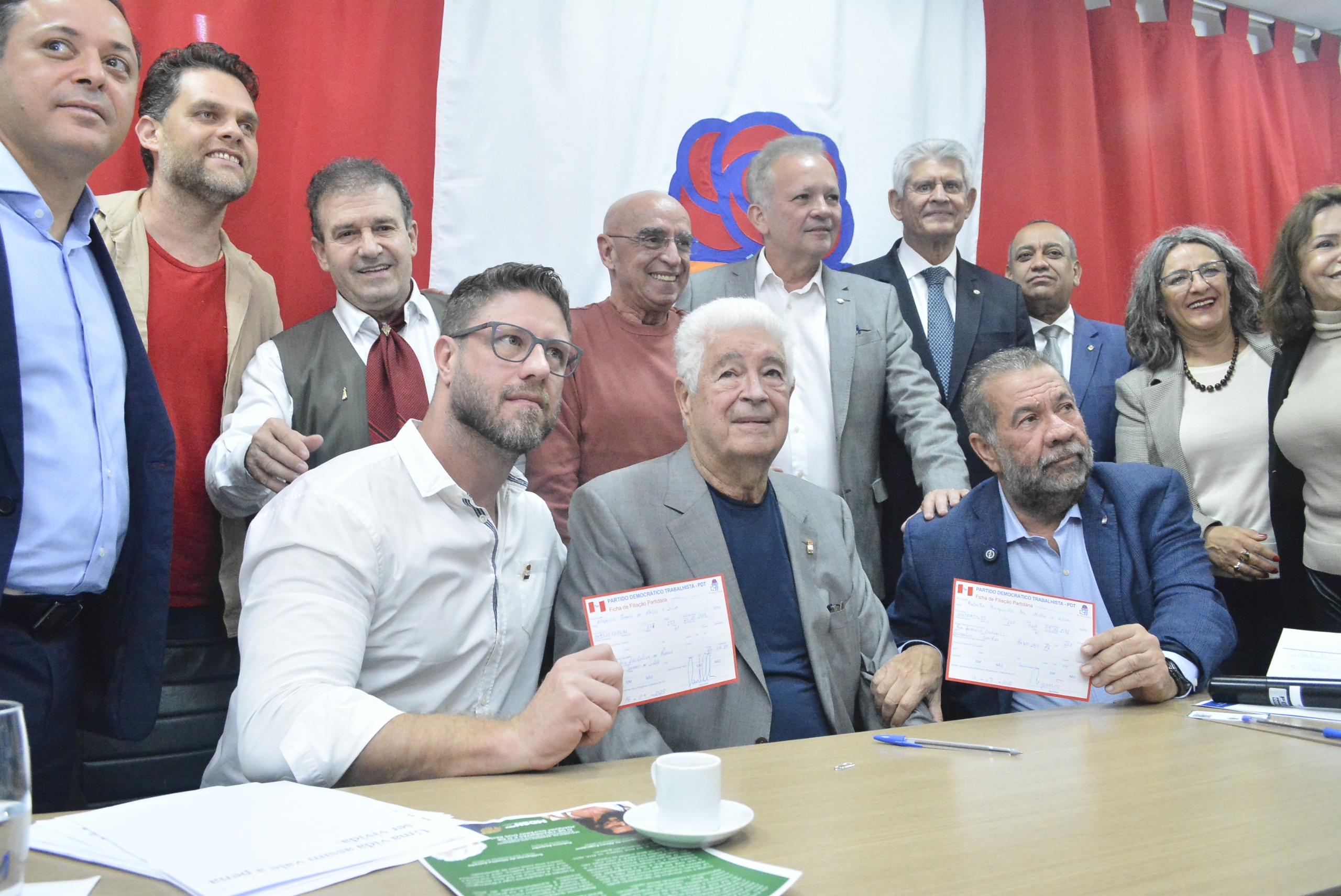 Filiação formalizada: PDT quer candidaturas de Requião Filho ao Governo do Paraná e Roberto Requião ao Senado