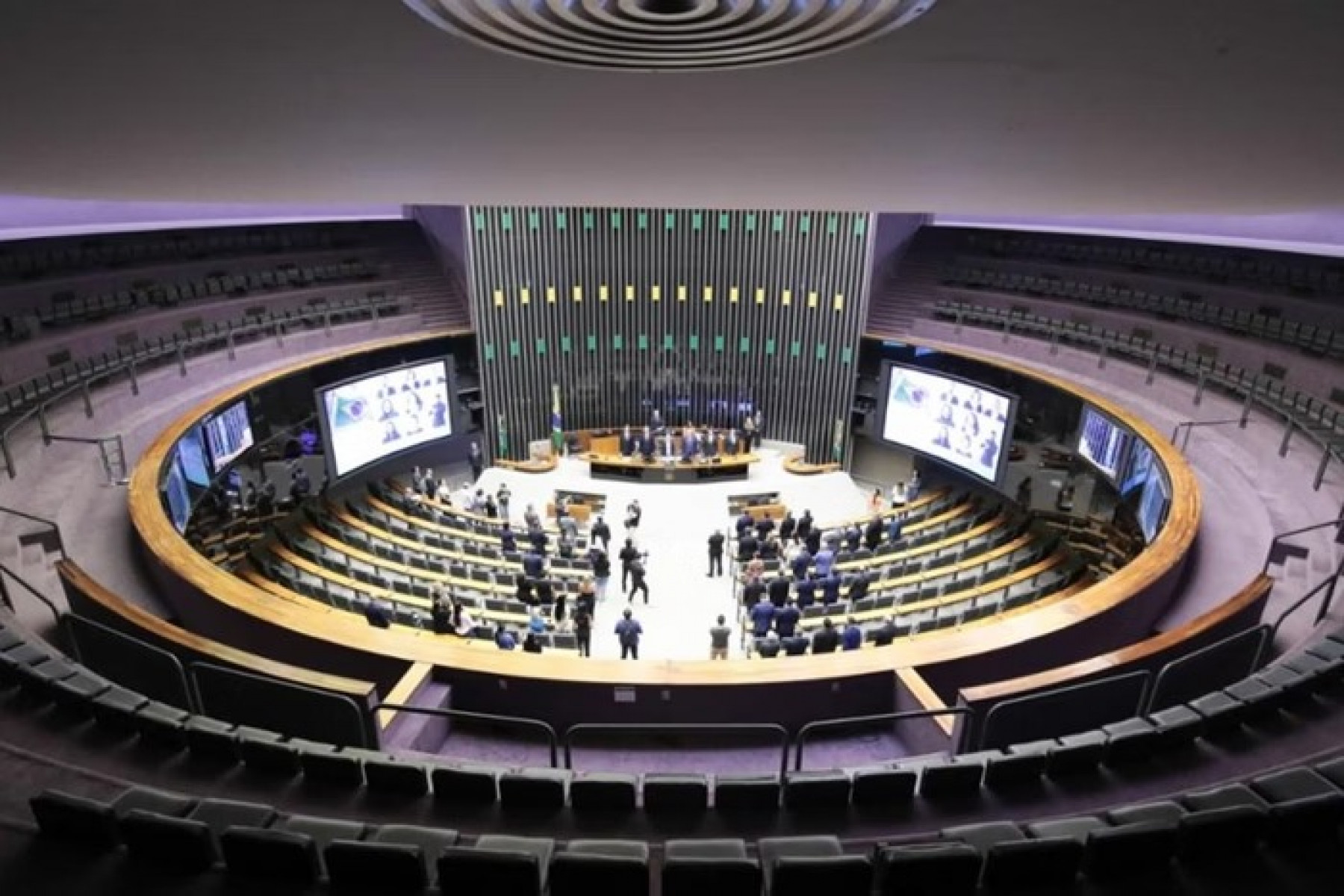Após recesso, parlamentares retomam sessões nesta segunda (4)