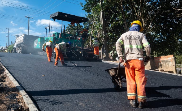 Asfalto novo chega em cinco ruas da Vila Santana em Ponta Grossa