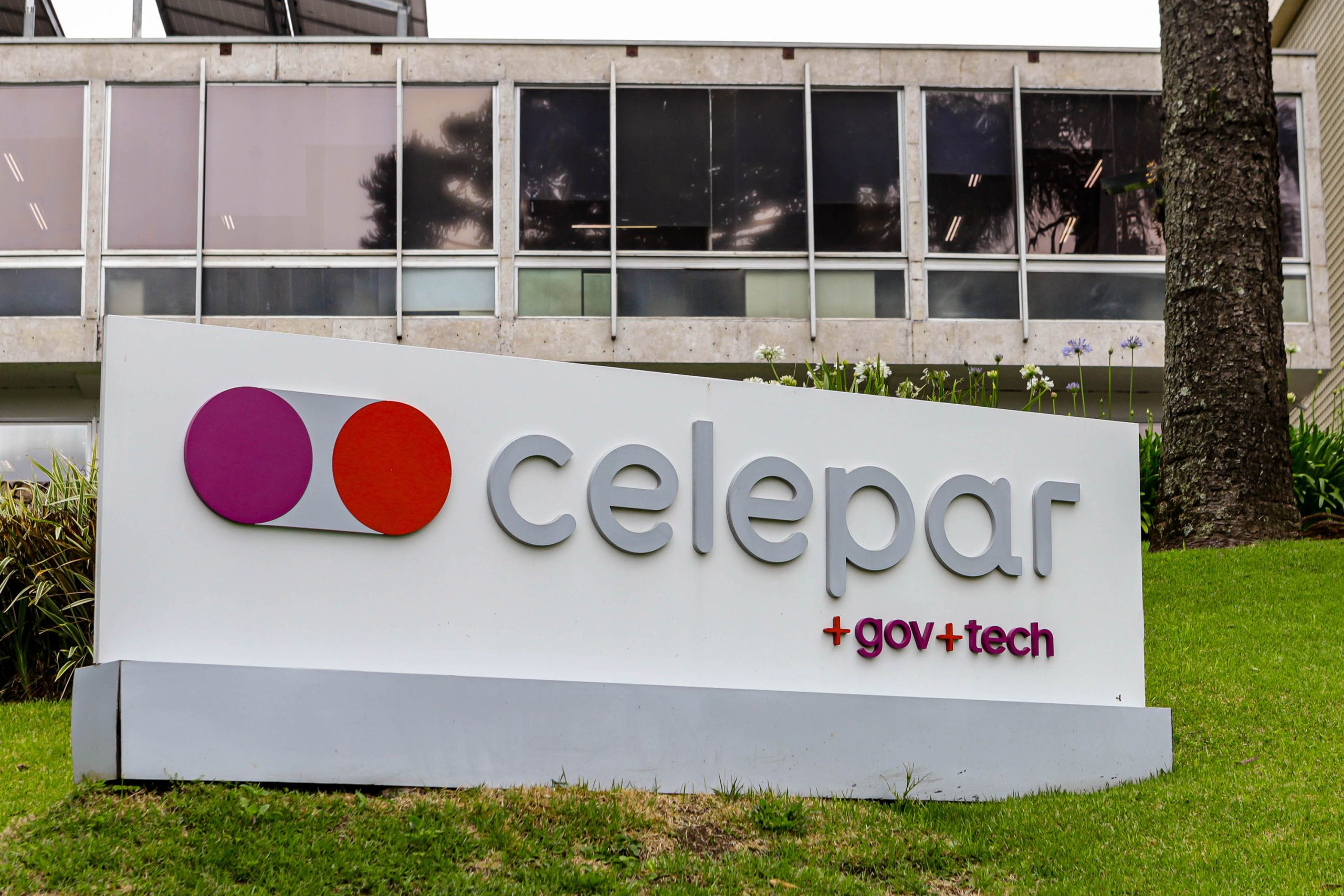 TJ nega liminar e mantém audiência de privatização da Celepar: oposição vai recorrer