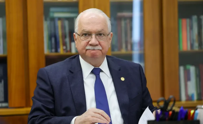 Edson Fachin é eleito presidente do STF; Moraes será o vice