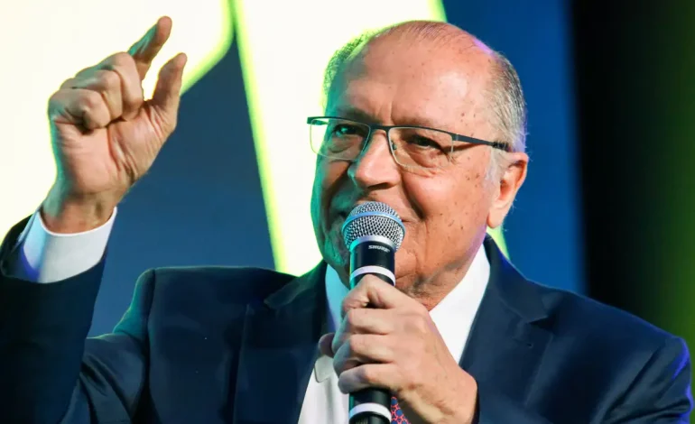 Plano de contingência ao tarifaço deve sair até terça (12), diz Alckmin