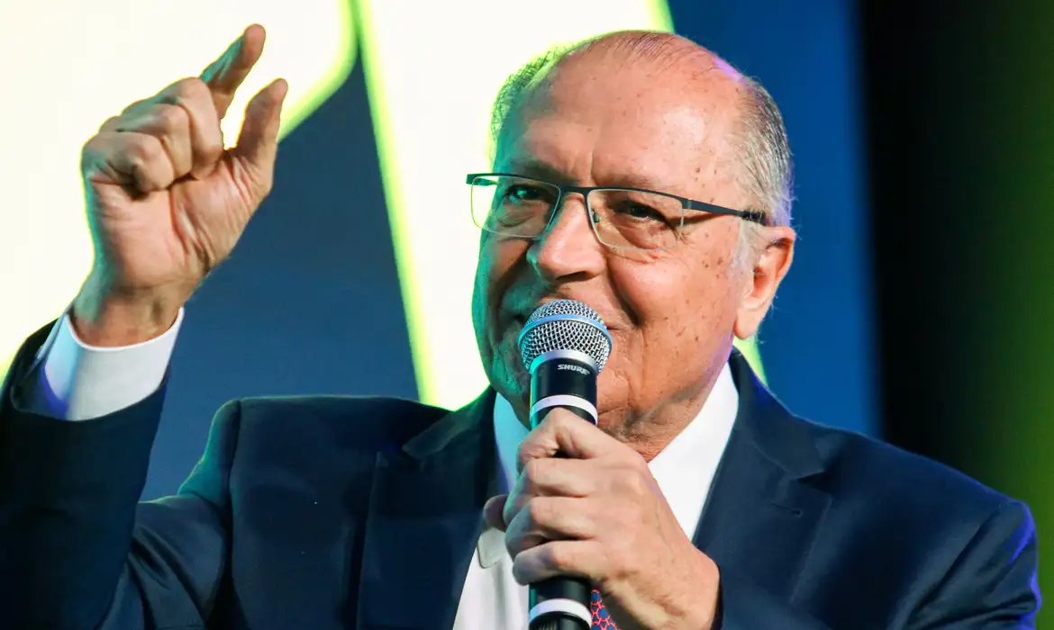 Plano de contingência ao tarifaço deve sair até terça (12), diz Alckmin