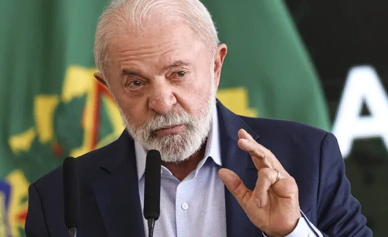 Lula finaliza plano aos setores afetados por tarifaço de Trump