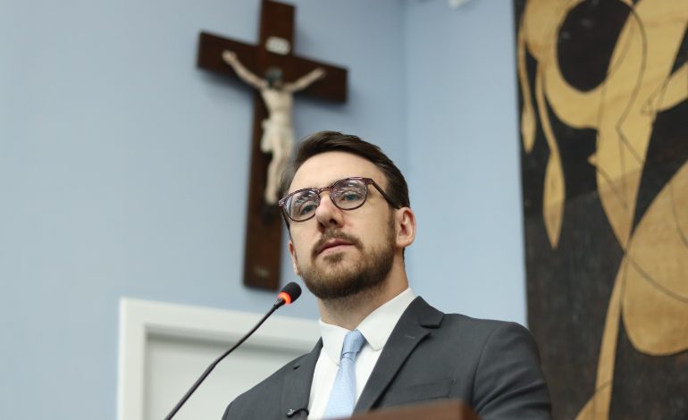 Stocco questiona Prefeitura de PG sobre licitação de quase R$ 10 milhões para digitalização