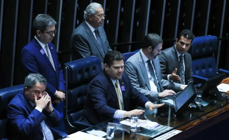 Senado aprova projeto que diminui tempo de inelegibilidade da Lei da Ficha Limpa