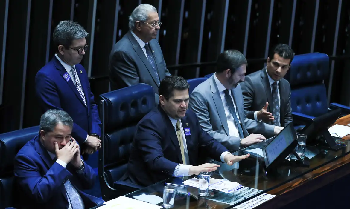 Senado aprova projeto que diminui tempo de inelegibilidade da Lei da Ficha Limpa