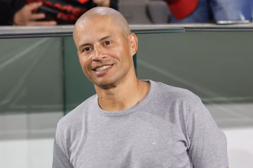 Após terceira derrota, Alex é demitido do comando do Operário: time é o lanterna do campeonato